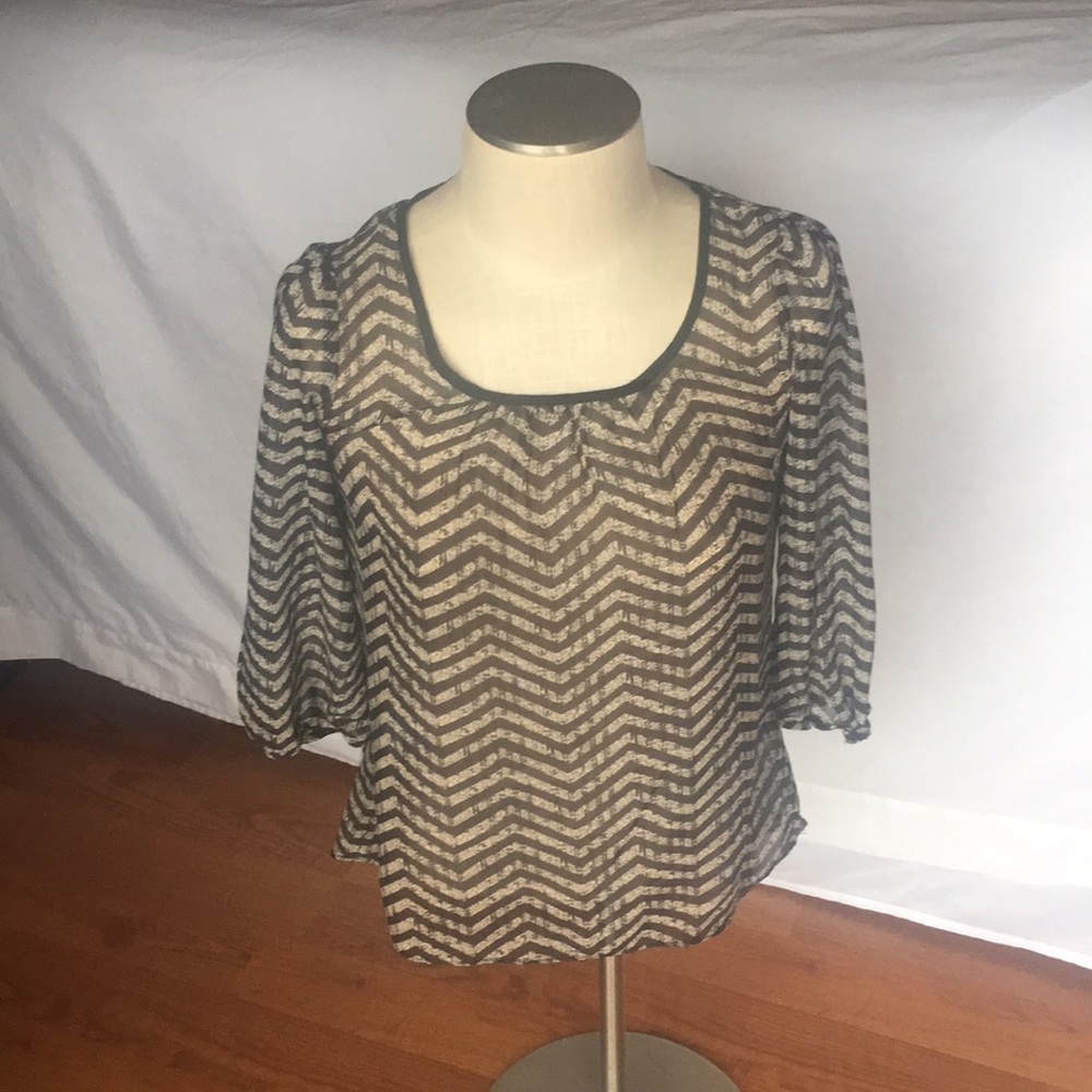 Is Byer shirt with Stripes and Back design.